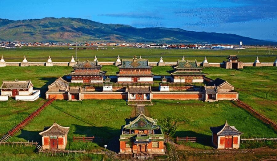 4 Day Best of Central Mongolia tour, Chinggis Khan statue - Day 3 Khugnu Tarna National Park: horse riding and monastery ruins near Khugnu Khan