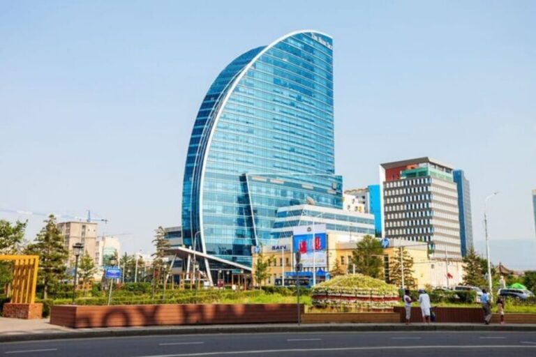 Ulaanbaatar: Private custom tour with a local guide - Getting Your Bearings: Sükhbaatar Square and the Museum Walk